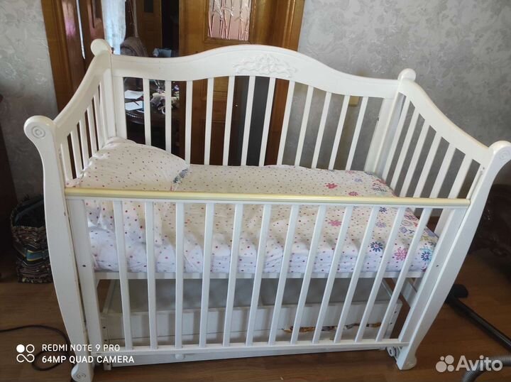 Детская кровать, матрас в подарок нужно почистить