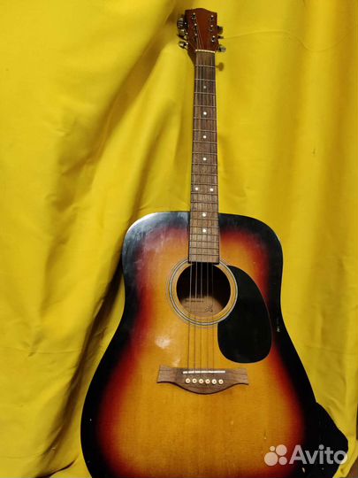 Акустическая гитара