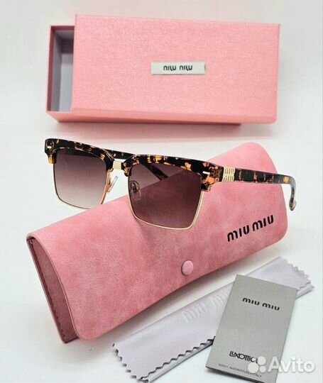 Солнцезащитные очки Miu Miu