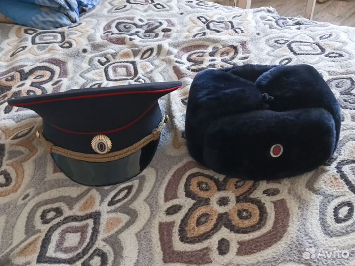 Полицейская фуражка с шапкой