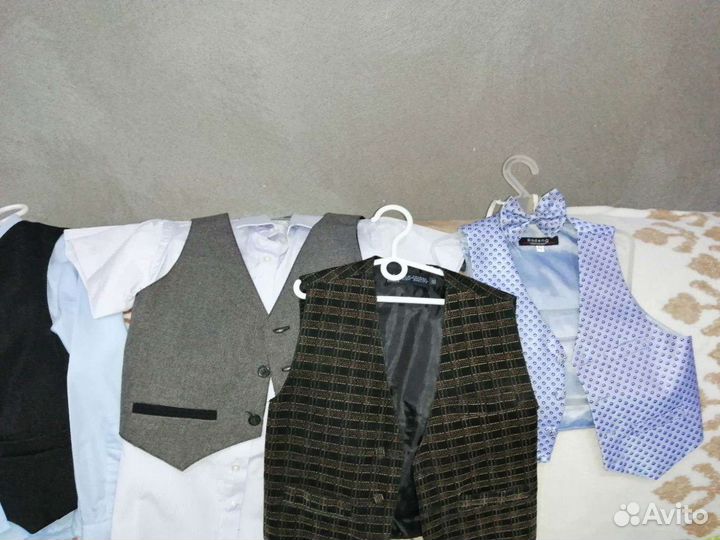 Рубашки и жилетки на мальчика пакетом