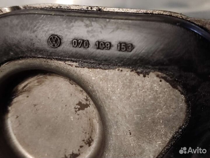 Крышка двигателя 2.5 VW Туарег Мультивен T5