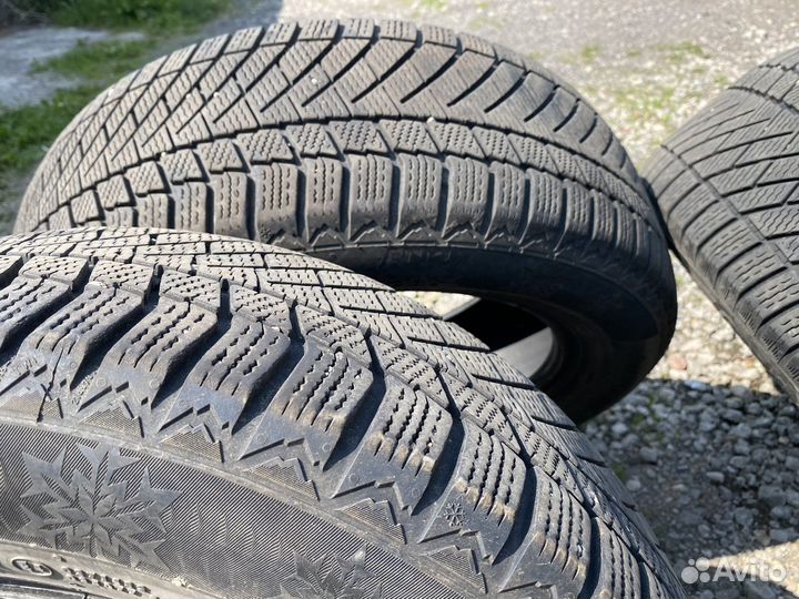 Continental ContiVikingContact 6 215/60 R17 96T