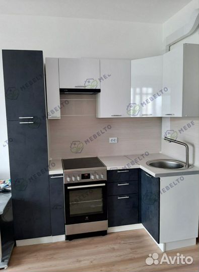 Кухня угловая в студию матовая