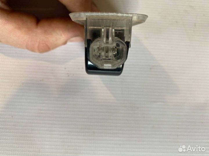 Плафон внутреннего освещения Toyota Avensis