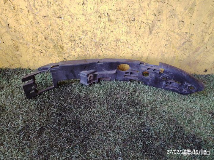 Кронштейн бампера передний левый Volkswagen