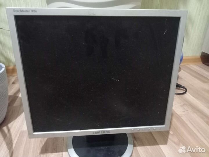 Монитор Samsung syncmaster740n