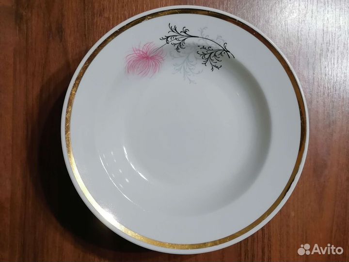 Тарелки обеденные 6 штук