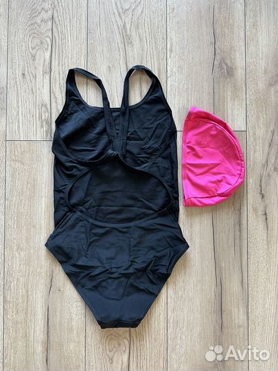 Купальник и шапочка для бассейна