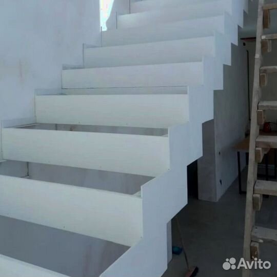 Каркас лестницы из металла