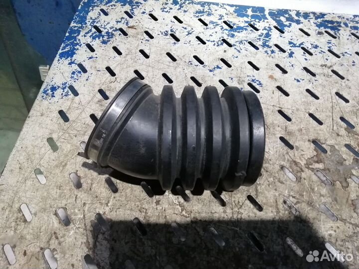 Патрубок воздушного фильтра М112 Mercedes