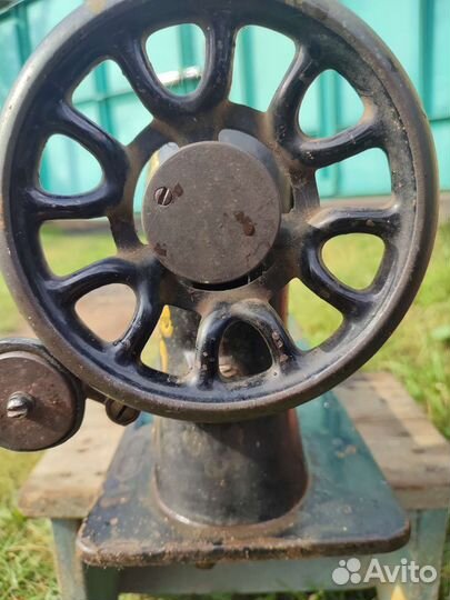 Продам швейную машину сингер