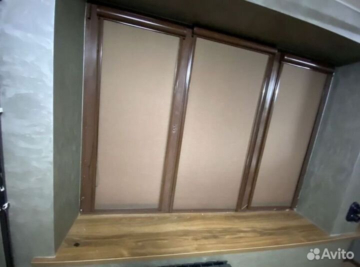 Рулонные шторы в коричневом коробе РКК-2366