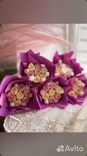 Мини-букеты из шоколадных роз