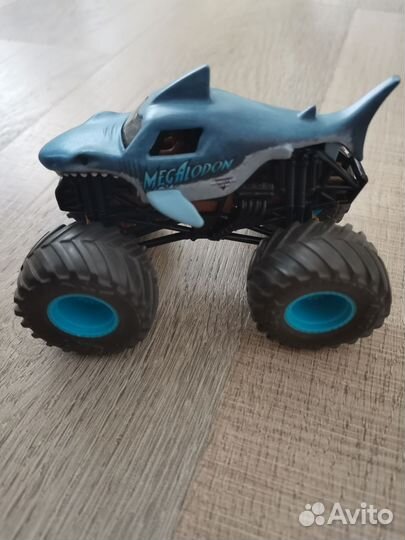 Monster jam megalodon 1:64