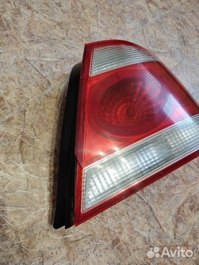 Задний правый фонарь nissan almera classic