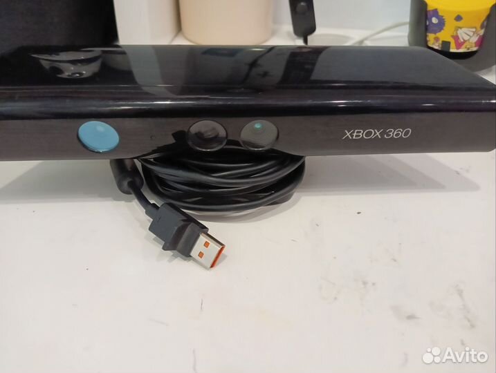 Xbox 360 slim 250 гб + Kinect + 2 джойстика