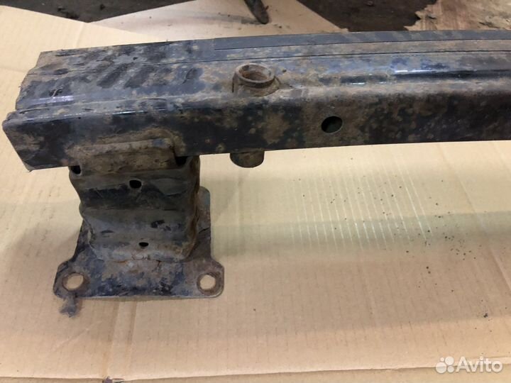 Усилитель переднего бампера Peugeot 207