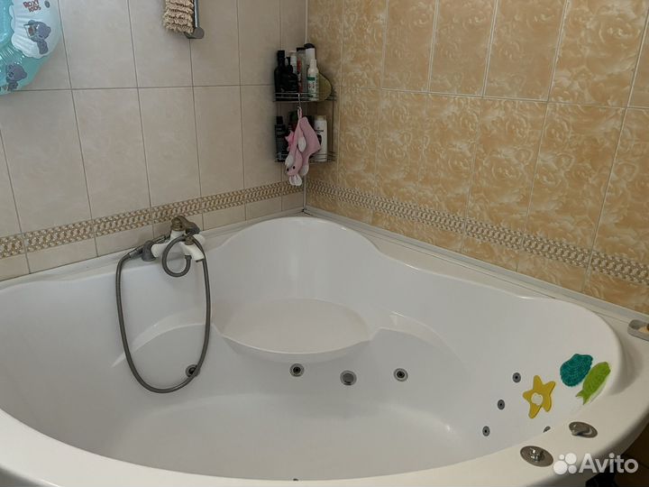 Ванная угловая джакузи с гидромассажем