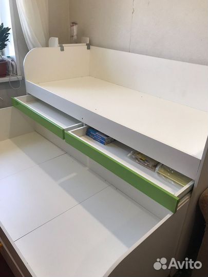 Кровать двухьярусная