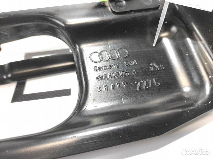 Кронштейн компрессора кондиционера Audi e-tron