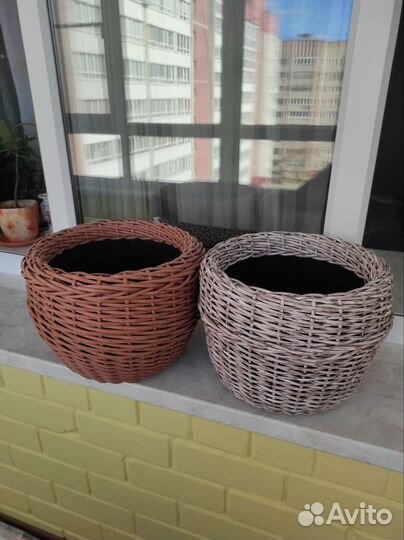 Кашпо из искусственного ротанга