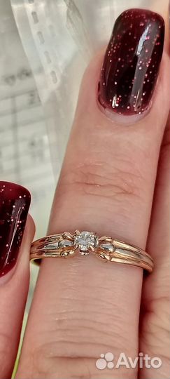 Золотое кольцо с бриллиантом