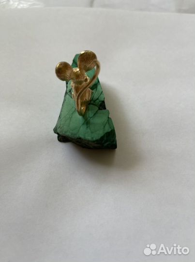 Золотая статуэтка