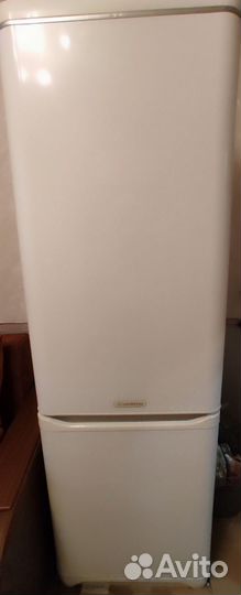 Холодильник Ariston б/у