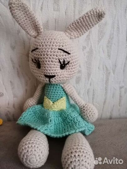 Вязанные игрушки зайка