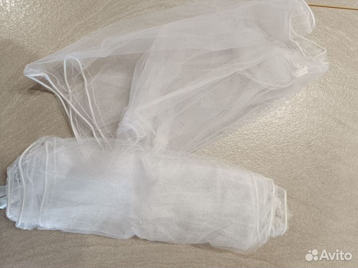 Волнистый попугай с клеткой