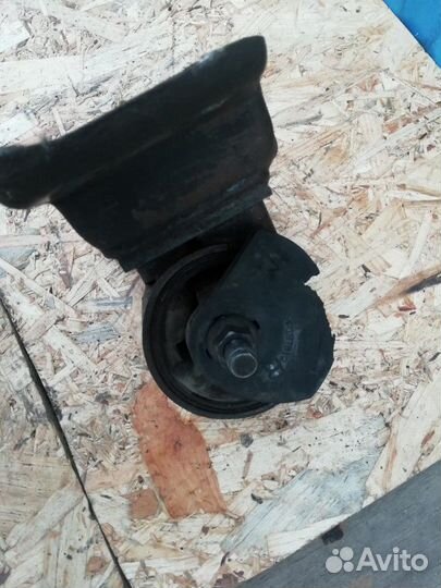 Опора МКПП Mitsubishi Lancer 1.3 мт 2005 седан 9 I