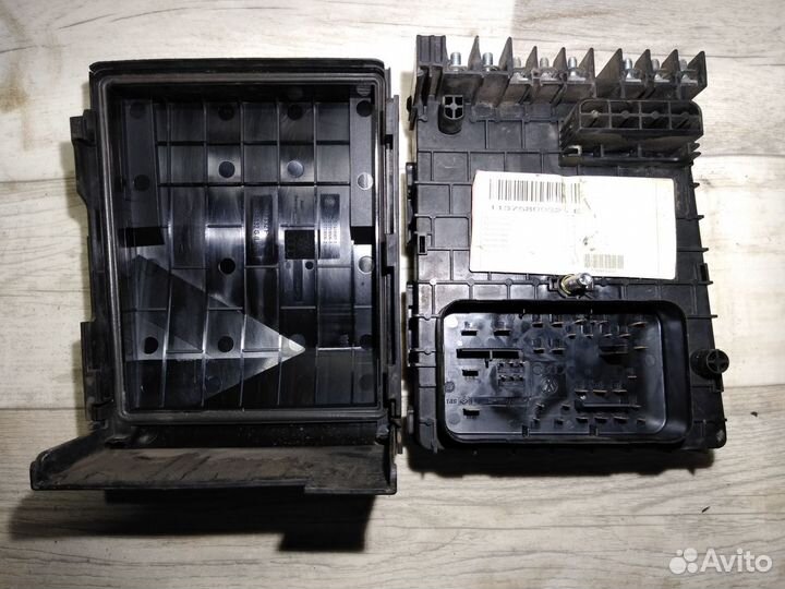 Блок предохранителей VW Tiguan 11-16г без дефектов