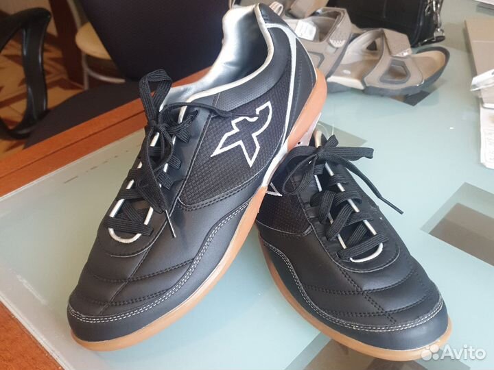 Кроссовки мужские для фут зала