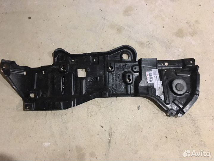 Защита двигателя левая Lexus RX 4