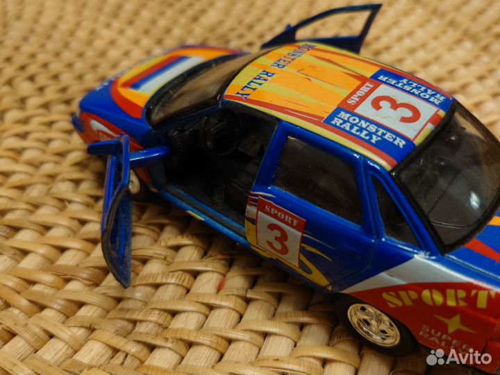 Игрушечная модель LADA 110 1/36