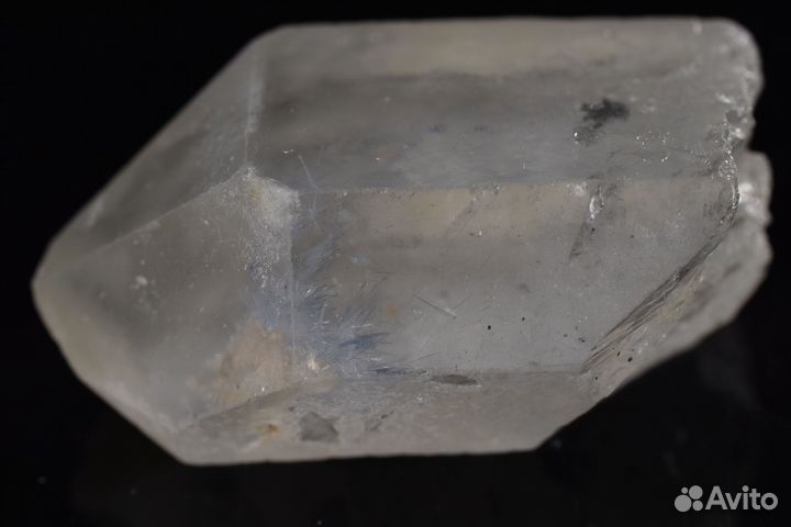 Кварц с дюмортьеритом. Лот №828