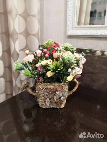 Цветы в леечке