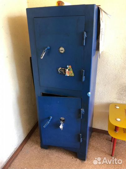 Сейф металлический