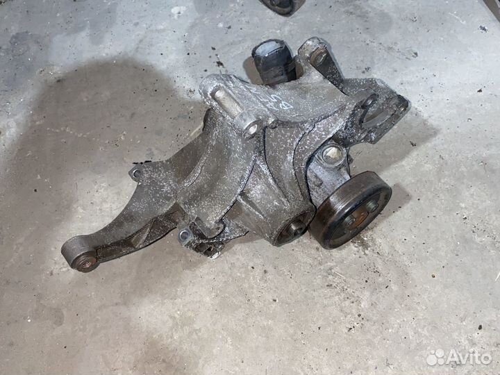 Кранштейн 028903143AF 1.9tdi Passat Audi