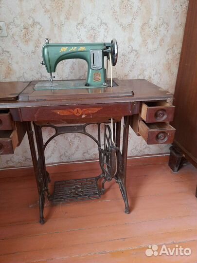 Швейная машина антикварная