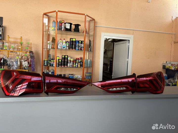 Комплект задних фонарей на audi Q3