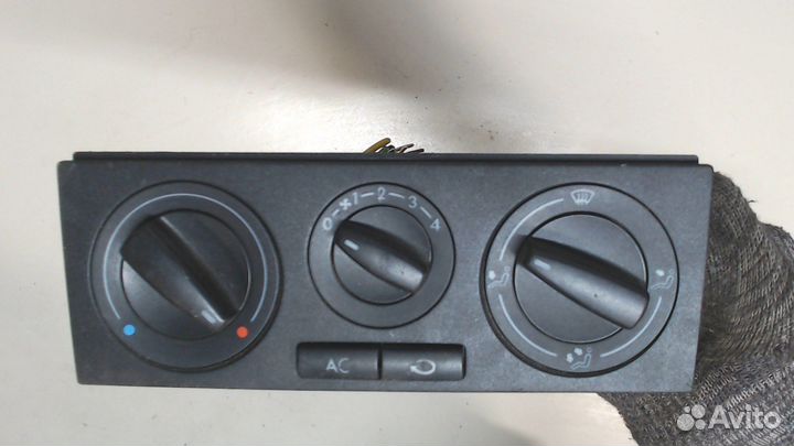 Переключатель отопителя Volkswagen Polo, 2001