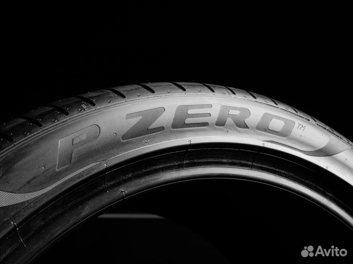 Pirelli P Zero PZ4 305/35 R21 и 265/40 R21 117Y