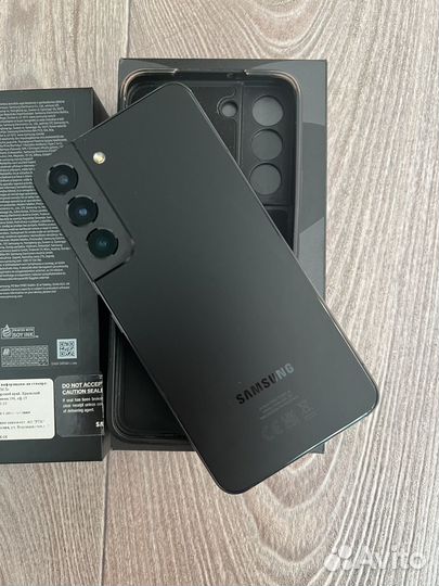 Samsung Galaxy S22, 8/256 ГБ