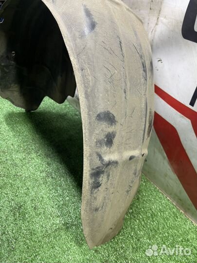 Задний правый подкрылок Mazda 3 bk Хэтч