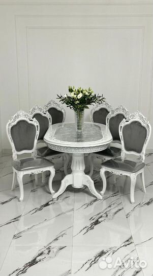 Стол и стулья в гостиную. В наличии