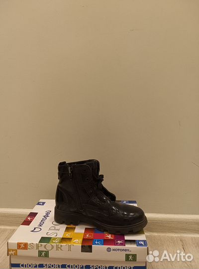 Продаю детские Ботинки