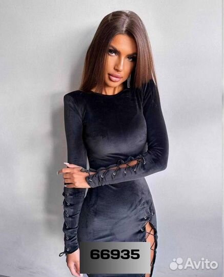 Платье с разрезом