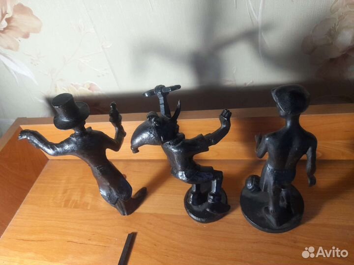 Каслинское литье,Куса,Футболист,Фокусник,Буратино
